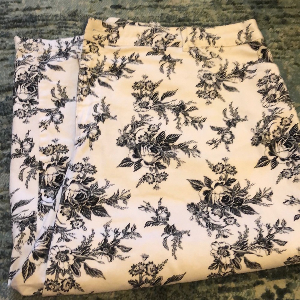 Croft and borrow floral capris